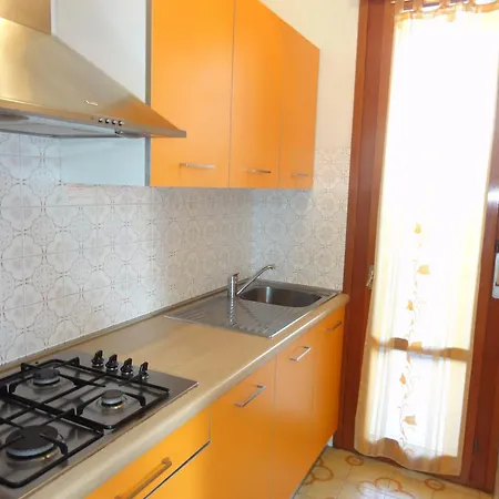 Colorful Flat In A With Garden Apartament Bibione