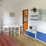 Apartamento Colorful Flat In A With Garden