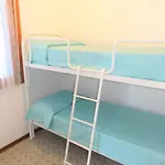 Apartamento Colorful Flat In A With Garden