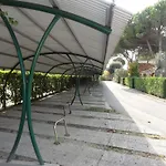 Apartamento Colorful Flat In A With Garden