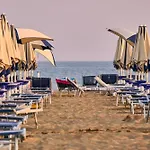 Colorful Flat In A With Garden Apartamento Bibione