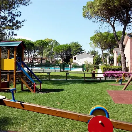 Colorful Flat In A With Garden Apartamento Bibione