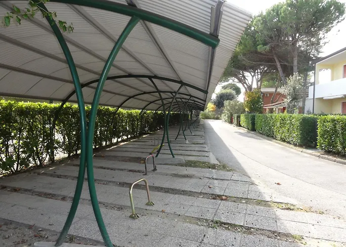 Daire Colorful Flat In A With Garden